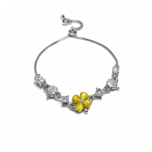 Elegant silver bracelet featuring a yellow cat-eye clover and sparkling zircon accents.