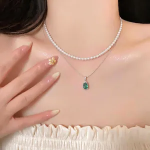 Collana a doppio strato di perle retrò francese con ciondolo in zircone verde