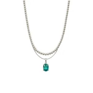 Elegante collana a doppio strato con perline d'argento e ciondolo in zircone verde