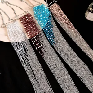 Colliers longs à pampilles avec perles et fermoir épingle à nourrice en quatre coloris