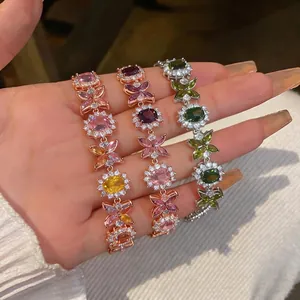 Elegante Braccialetto di Fiori Ovali in Rame e Zirconia per Donna Stile Dolce e Fresco Braccialetto con Strass Colorati Gioielli Moda Regalo
