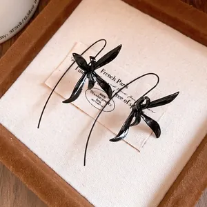 Elegant black lacquered flower hook earrings with a minimalist niche design for women
