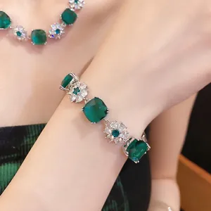 Armband und Halsketten-Set mit Zirkonia, Quadrat- und Blumendesign für elegante Looks