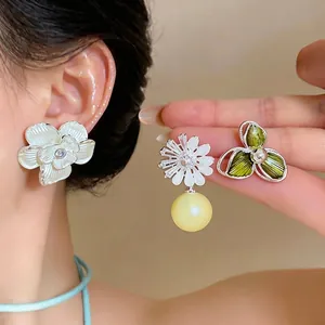 French Elegant Copper Flower Stud Earrings With 925 Sterling Silver Earring Post Rhinestone Artificial Pearl Oil Dripping Earrings For Women