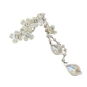 Elegant rhinestone pearl flower tassel hair clip with vintage petal design pendants