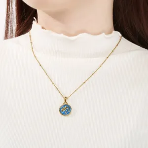 Collar signo zodiaco Acuario con colgante esmalte azul en cadena acero dorado.