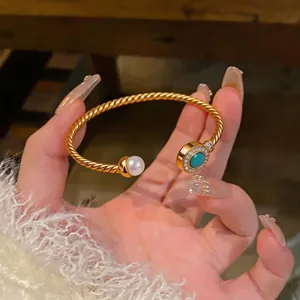 Vintage 18K Gold Plated Twisted Cable Open Cuff Bracelet For Women With Artificial Pearl And Rhinestone Minimalist Design Fashion Jewelry