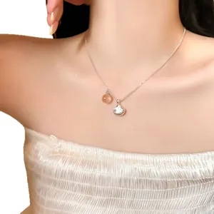 Collier coquillage argenté et perle de cristal rose style vacances à la plage