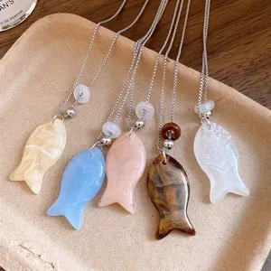 Collier Pendentif Poisson en Résine Style Ins Frais Choker Forme d'Animal pour Femmes Tenue Quotidienne Accessoire Minimaliste en Alliage