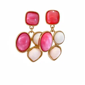 Französische Vintage-Ohrhänger aus geometrischem Harz in Rosa und Weiß für Damen