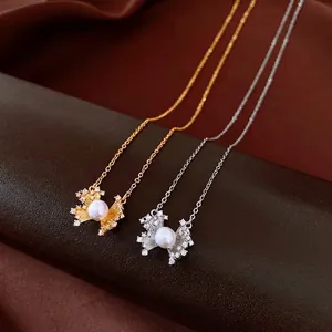 Collana con Pendente a Fiore in Rame Placcato Oro 18K Zirconia Perla Artificiale Vintage Elegante Catena a Girocollo Gioielli da Donna Regalo