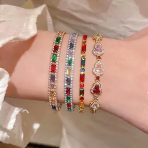 Elegantes Set bunter Zirkonia-Herzarmbänder für Damen, luxuriöser Schmuck am Gelenk