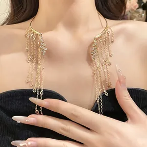Collier choker doré élégant avec de longs glands en strass pour femmes sophistiquées