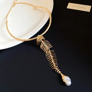 Elegant vintage gold plated fishbone choker featuring a pearl pendant and crystal accents