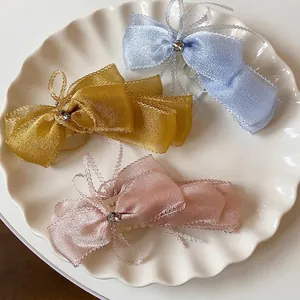 Pinzas para el cabello elegantes con lazo de encaje y diamantes en azul, oro y rosa