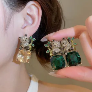 Pendientes elegantes de panda con strass y grandes gemas cuadradas verdes y champán para mujer