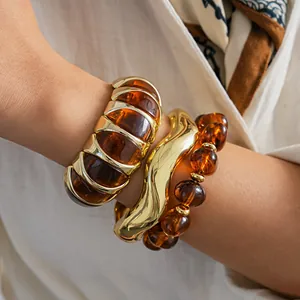 Vintage Acrylic Oval Beaded Elastic Bracelet For Women Bohemian Amber Ink Wash Design Gold Alloy Accents Retro Fashion Jewelry