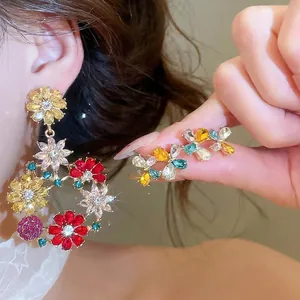 Lussuosi Orecchini a Cerchio Rotondi in Lega con Fiori di Strass Multicolore per Donna Gioielli di Moda con Perno in Argento Sterling 925 Orecchini Pendenti Floreali