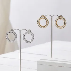 Elegante volle diamanten holle cirkel oorknopjes in goud en zilver titanium staal.