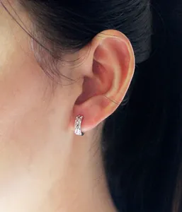 Elegant 925 sterling silver hoop earrings featuring a textured diamond-cut design for women