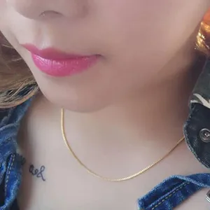 Elegant gold-plated box chain necklace worn by a model for a chic clavicle look.