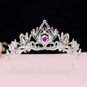 Diadème de mariée argenté avec cristaux étincelants et gemme rose en goutte