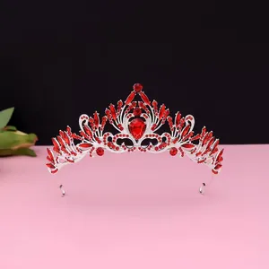 Élégante tiare de mariée vintage avec cristaux rouges étincelants sur monture argentée