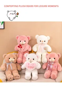 Groupe de peluches ours en peluche colorées avec nœuds et cœurs