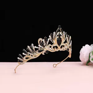 Magnifique couronne de mariée dorée vintage avec cristaux noirs et strass scintillants.
