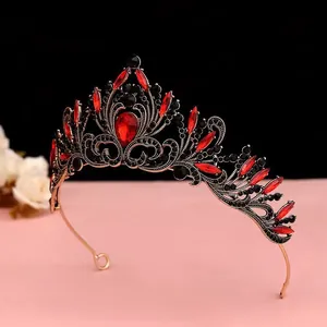 Élégante couronne de mariée vintage avec cristaux rouges et accents de perles noires