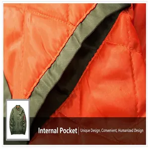 Primer plano del bolsillo interior y forro acolchado naranja de una chaqueta MA-1