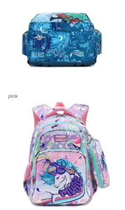 Vista detallada de mochilas escolares con bonitos estampados de unicornio y dinosaurio