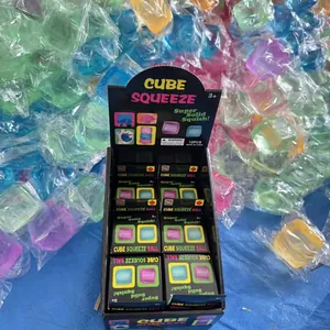 Set farbenfroher Eiswürfel-Squishy-Spielzeuge in einer Displaybox zum Stressabbau