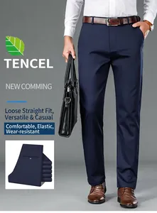 Dettaglio ravvicinato di pantaloni da uomo in Lyocell blu scuro con vestibilità dritta