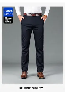 Vista professionale dei pantaloni casual in Tencel blu navy da uomo con vestibilità dritta