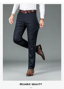 Vista dettagliata di pantaloni da ufficio blu navy a gamba dritta con tessuto elastico
