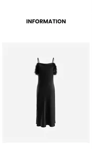 Élégante nuisette en satin noir ajustée avec des bretelles ornées de plumes chic