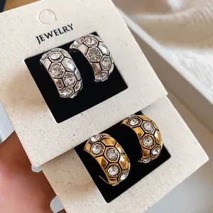 Orecchini a Bottone a Forma di C Con Strass Intarsiato Trama Esagonale Gioielli in Lega Con Perno in Argento 925 Per Donna