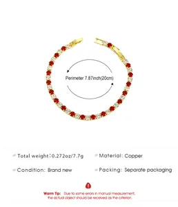 Dettaglio del bracciale in rame dorato con pietre rosse e bianche, lunghezza 20 cm