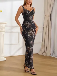 Elegante abito lungo in rete con stampa floreale e spalline sottili per serate eleganti