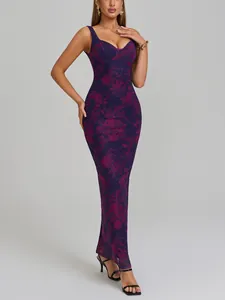 Elegante abito lungo longuette in rete a fiori viola con scollo a cuore sexy.