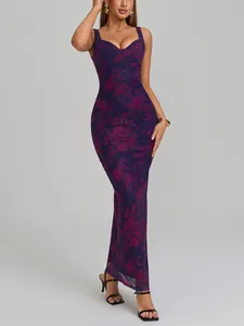 Elegante abito lungo in rete con stampa floreale, vestibilità bodycon e bustino