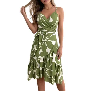Sommerliches grünes Midikleid mit Blumenmuster, V-Ausschnitt und Volants