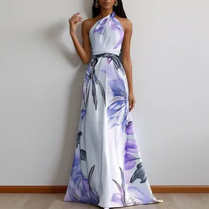 Elegante abito lungo con scollo all'americana, stampa floreale viola e cintura
