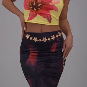 SKU-Variante einer goldfarbenen Metall-Blumen-Gliederkette für die Straßenmode