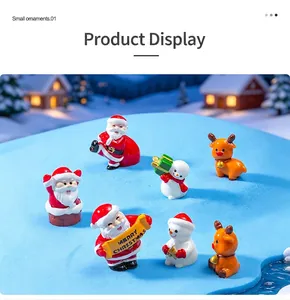 Gros plan de diverses figurines de Noël miniatures pour décoration de paysage DIY