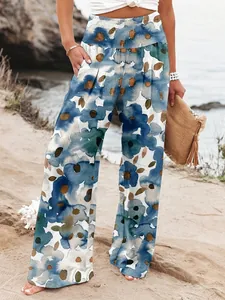 Pantalon large pour femme avec imprimé floral bleu aquarelle pour un style de plage