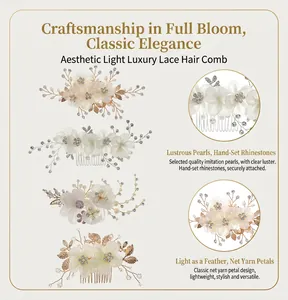 Vue détaillée de peignes à cheveux de mariée avec fleurs en résille et perles.