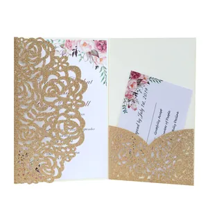 Élégante invitation de mariage rose découpée au laser à paillettes or avec fleurs