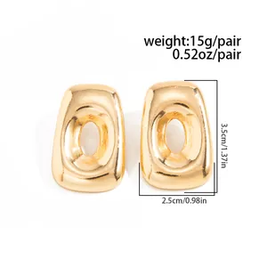 Detailansicht der Abmessungen von goldenen geometrischen Ohrringen mit Gewichtsangaben